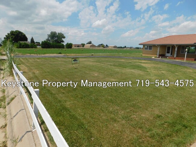 Building Photo - St. Charles Mesa! Spacious 4 Bedroom/1.5 B...