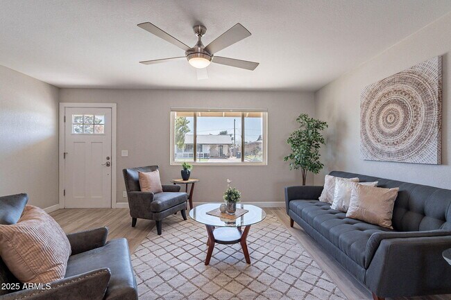 Foto del edificio - 7526 E McKinley St