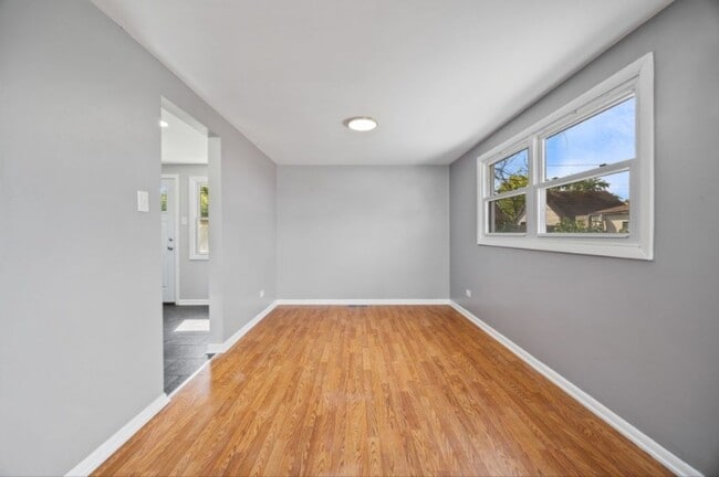 Building Photo - 162 Frederick Dr