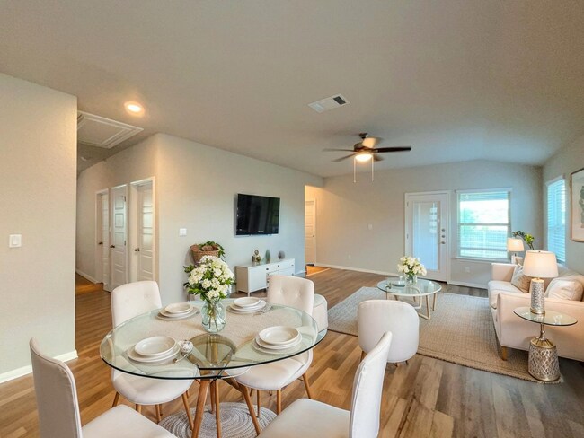 Building Photo - "Spacious 4-Bedroom Haven with 3 Full Bath...