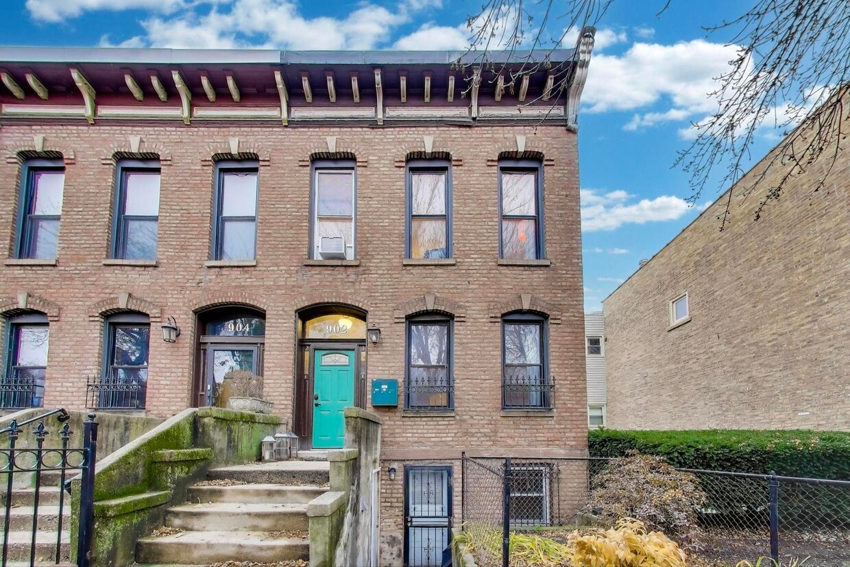 Foto principal - 902 S Claremont Ave