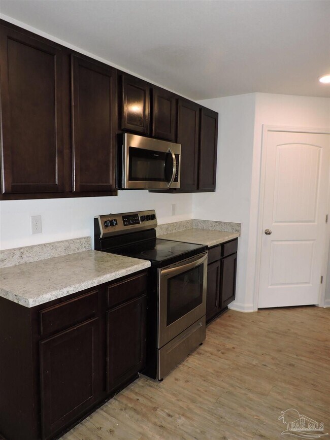 Foto del edificio - 5780 Blackhorse Cir
