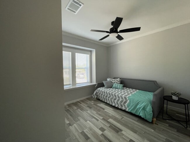 Foto del edificio - 2873 Wild Horse Rd