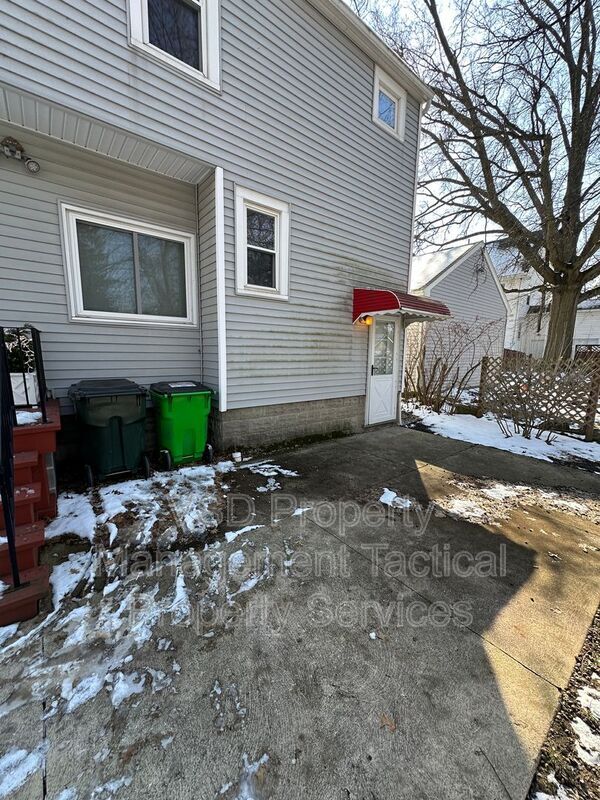 Building Photo - 1780 S Green Rd