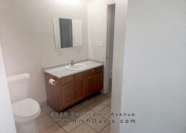 Building Photo - 3 Bed, 1 Bath, Great location off 37th and...