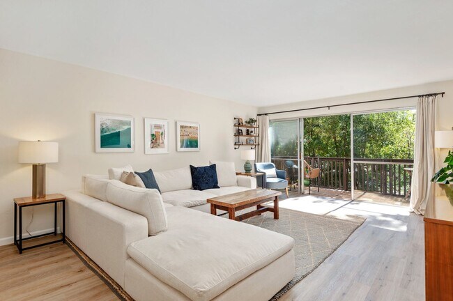 Foto del edificio - Desirable San Roque Condo