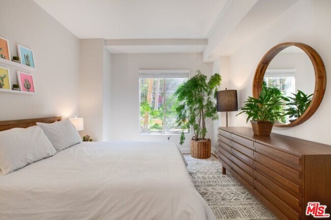 Foto del edificio - 346 Hauser Blvd