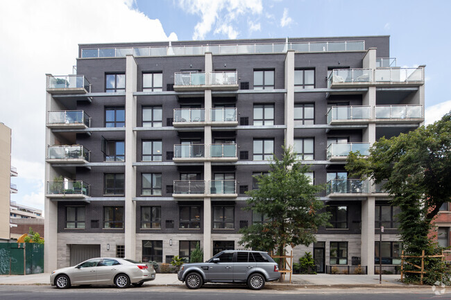 Building Photo - Verona Condominium