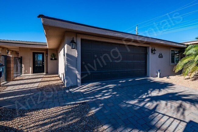 Building Photo - FURNISHED POOL HOME