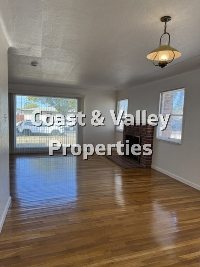 Building Photo - North Salinas Home for RENT!!!