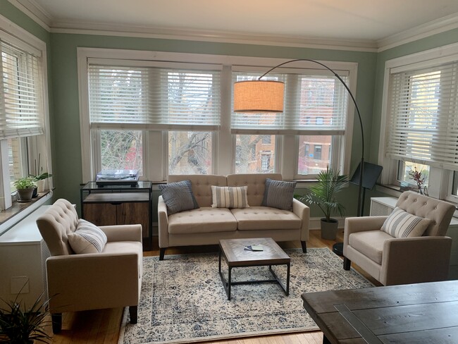 Front Sun Room - 2037 W Berwyn Ave