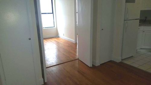 Building Photo - 516 E 85th St