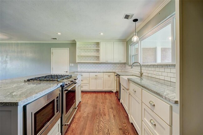 Foto del edificio - 2756 NW Grand Blvd