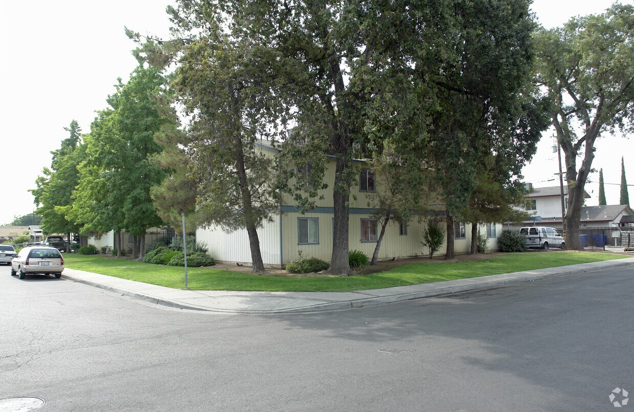Primary Photo - 705-725 Sunset Ave