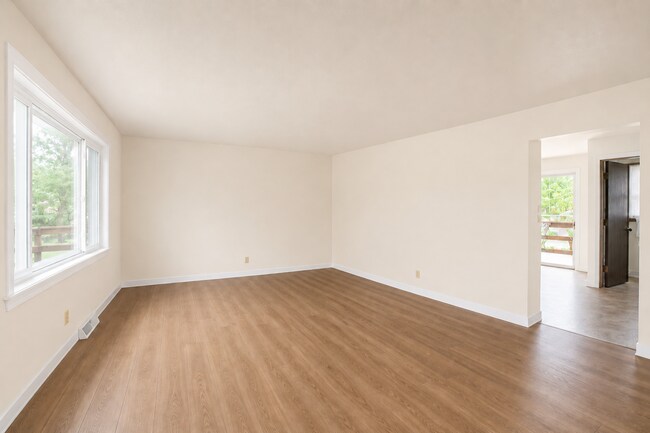 Foto del edificio - 543-545 N Crosby Ave