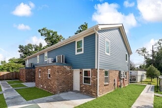 Building Photo - 400 Sugar Pine St