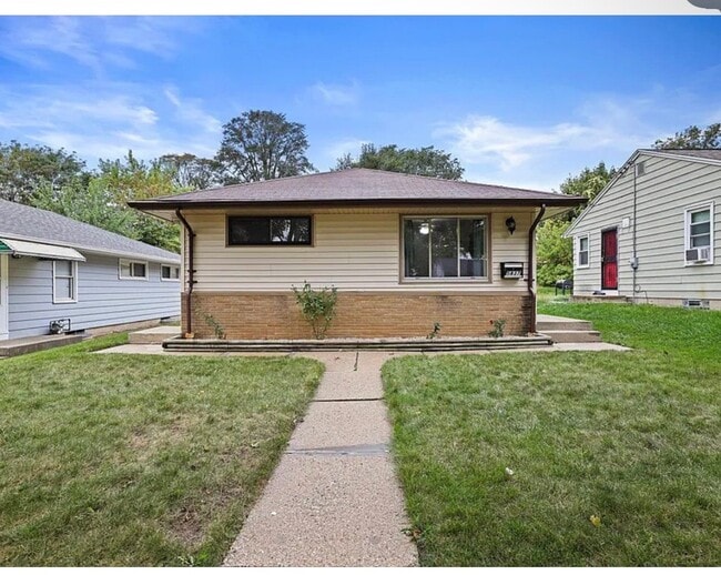 Building Photo - 5837 N 71st St