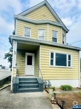 Building Photo - 224 Pierre Ave