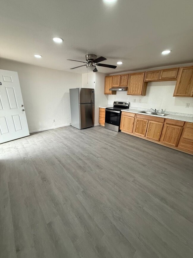 Building Photo - 232 W Barbara St