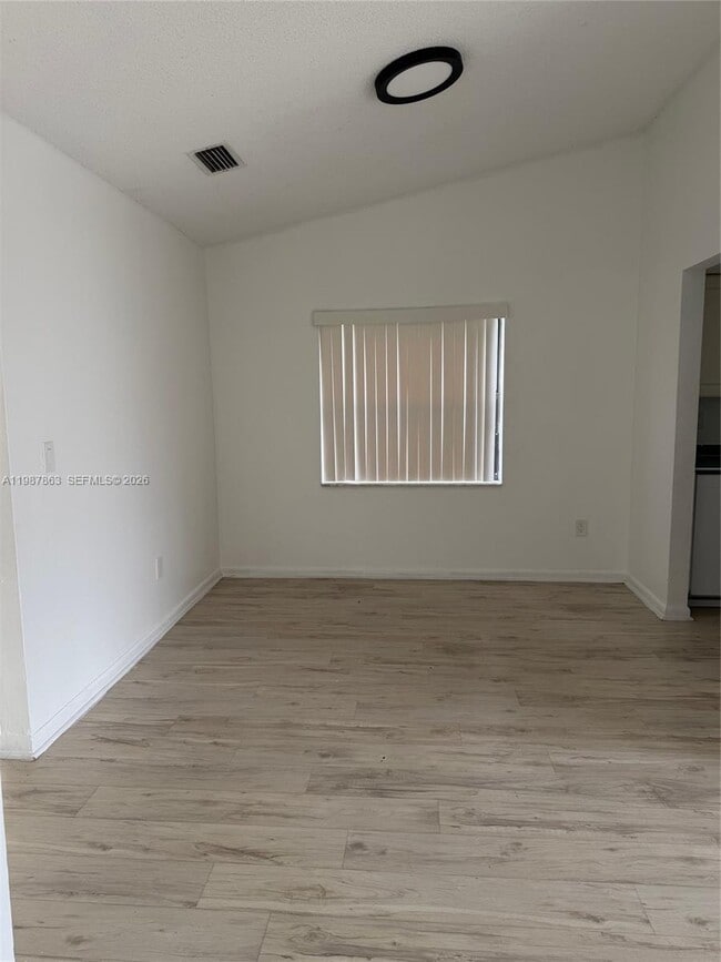 Foto del edificio - 1419 Yellowthroat St