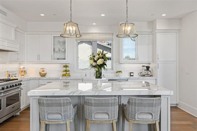 Building Photo - 512 Jasmine Ave