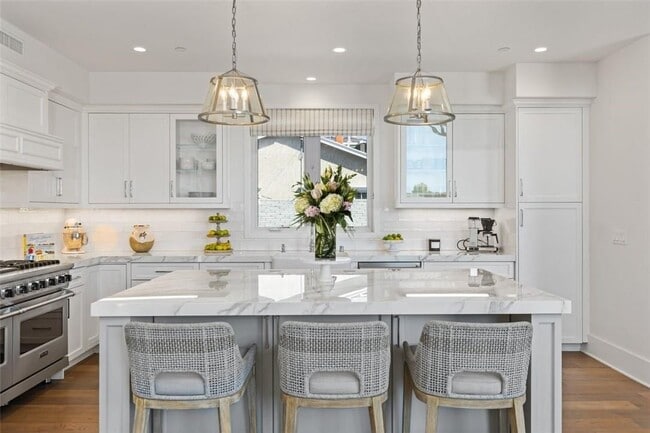 Foto del edificio - 512 Jasmine Ave