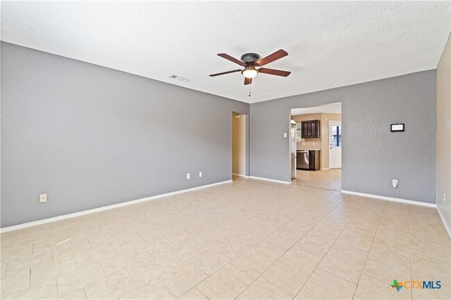 Building Photo - 303 Carly Dr