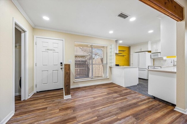 Foto del edificio - 2808 Thrushwood Dr