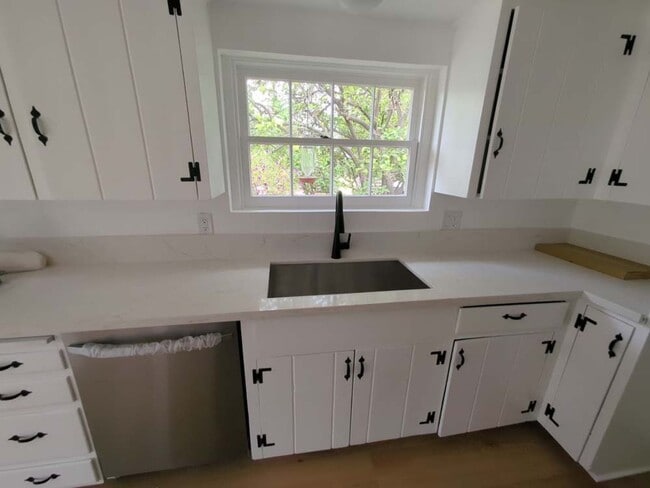 Building Photo - Rehabbed 2-Bed 2-Bath Home with Pool, Pool...