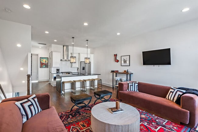 Building Photo - 2702 Delaware Ave