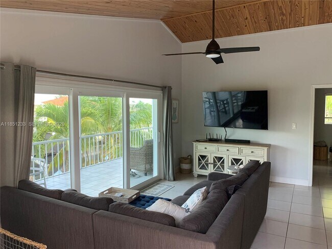 Foto del edificio - 112 Captains Ct