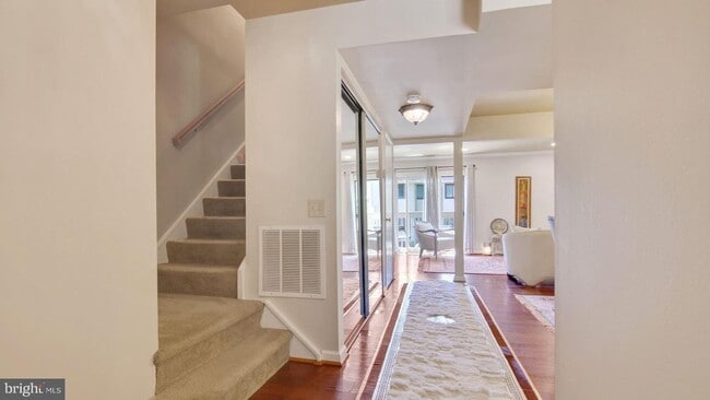 Building Photo - 2704 Glengyle Dr