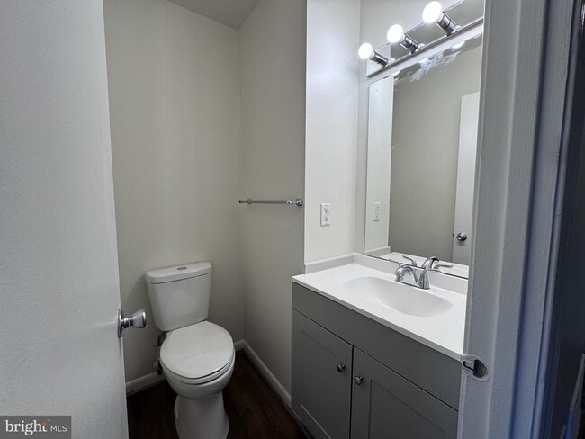 Building Photo - 12335 Woodlawn Ct