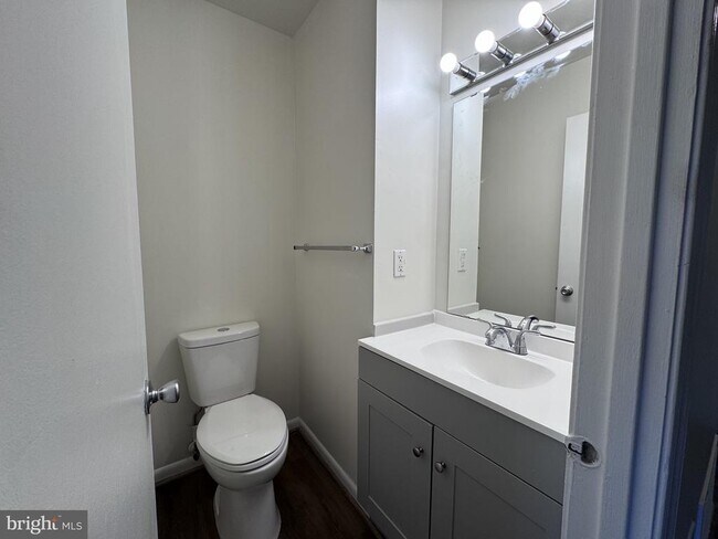 Foto del edificio - 12335 Woodlawn Ct