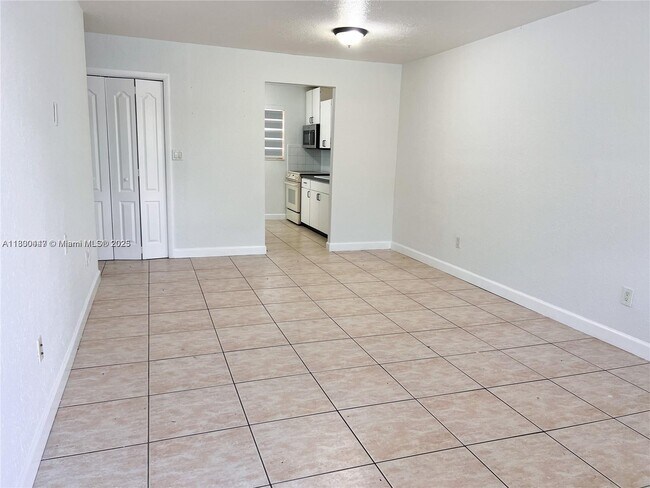 Foto del edificio - 7950 SW 5th St