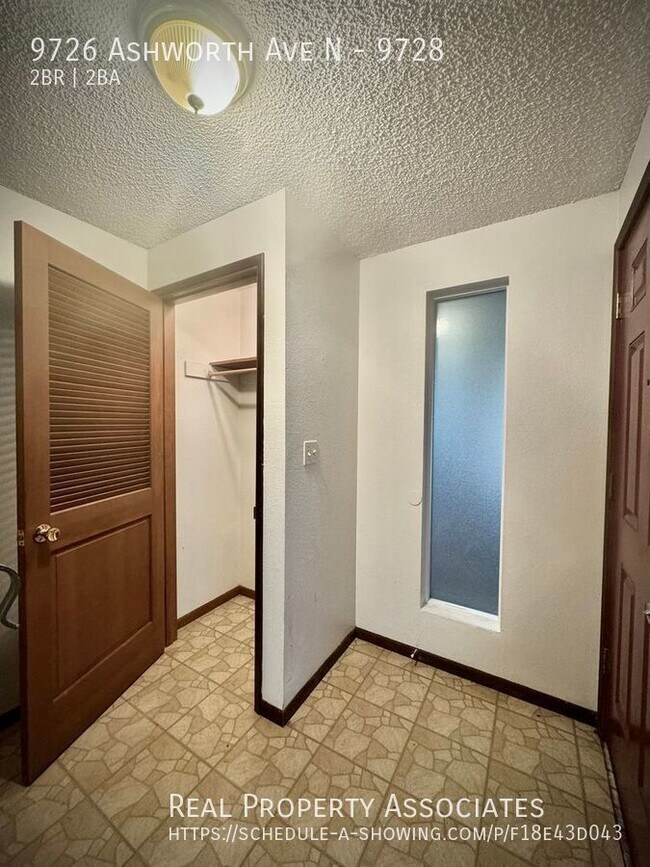 Foto del edificio - 9726 Ashworth Ave N