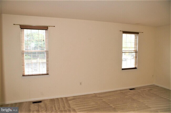Building Photo - 10133 Valentino Dr
