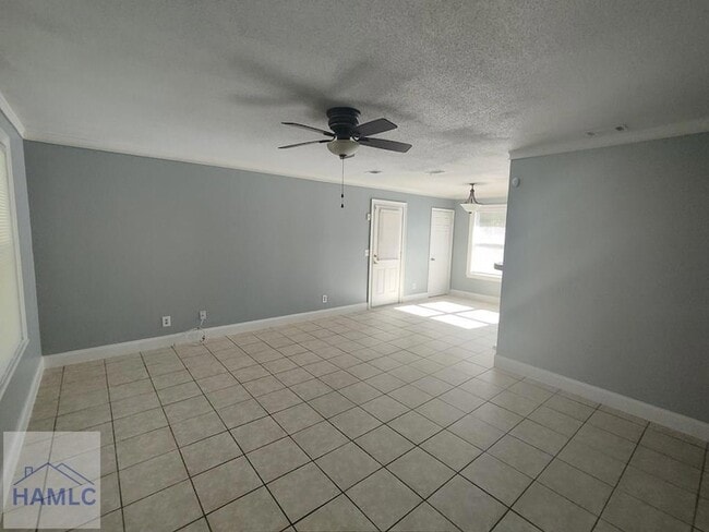 Building Photo - 1007 Live Oak Dr