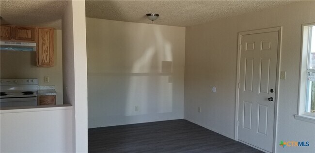 Foto del edificio - 4501 Chase Ct