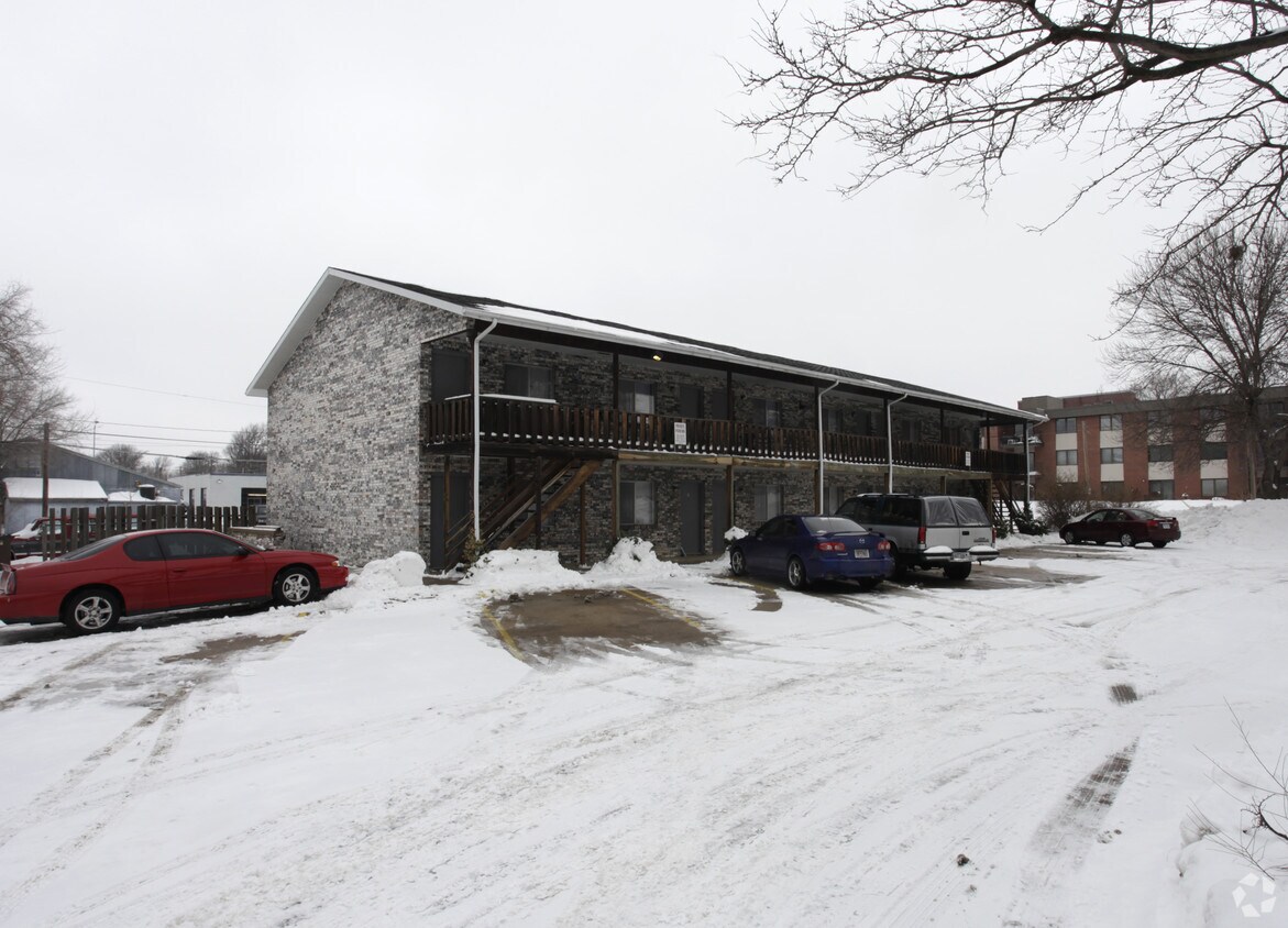 6645 Holdrege St, Lincoln, NE 68505 Apartments in Lincoln, NE