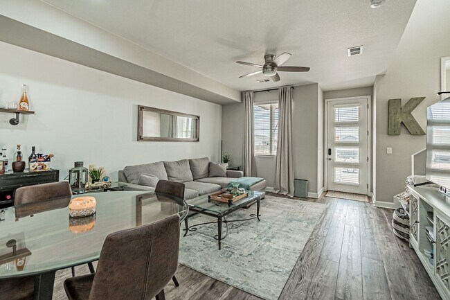 Foto del edificio - 3BD, 2.5BA Commerce City Townhome with 2-C...