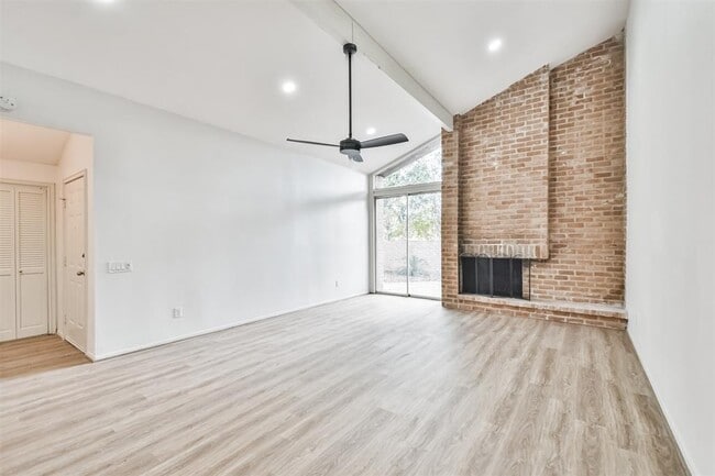 Building Photo - 4704 N Cashel Cir