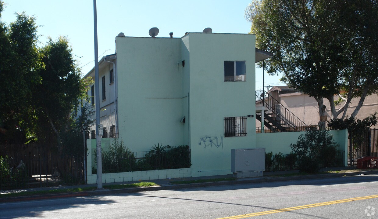 Building Photo - 132 Vernon Ave