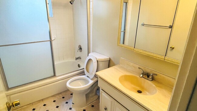 Foto del edificio - 10460 Davison Ave