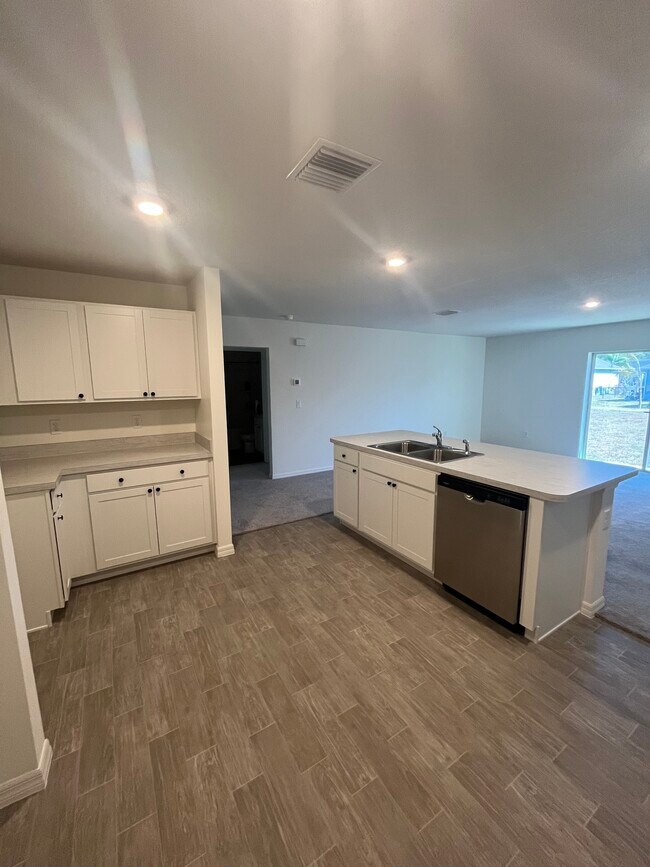 Building Photo - 27 Wood Cedar Dr