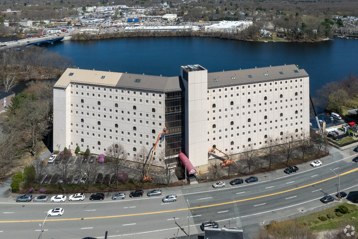 Primary Photo - The Lakeshore Condominiums