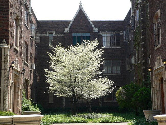 Building Photo - 775 E Broad St