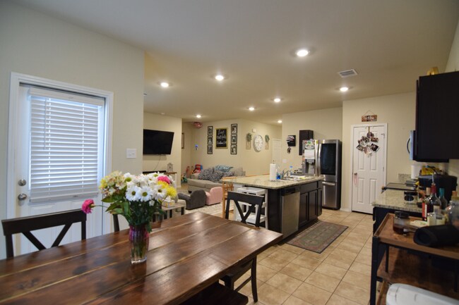 Building Photo - 9610 Falme Ln