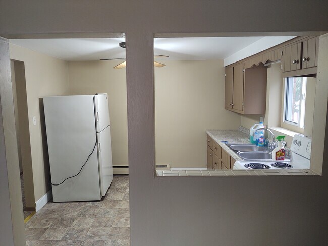 Kitchen - 160 Madison Ave