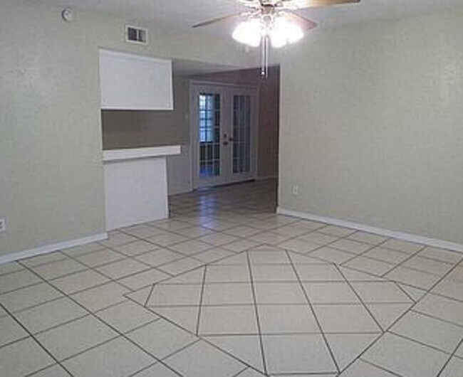 Building Photo - 3931 Rosebud Dr
